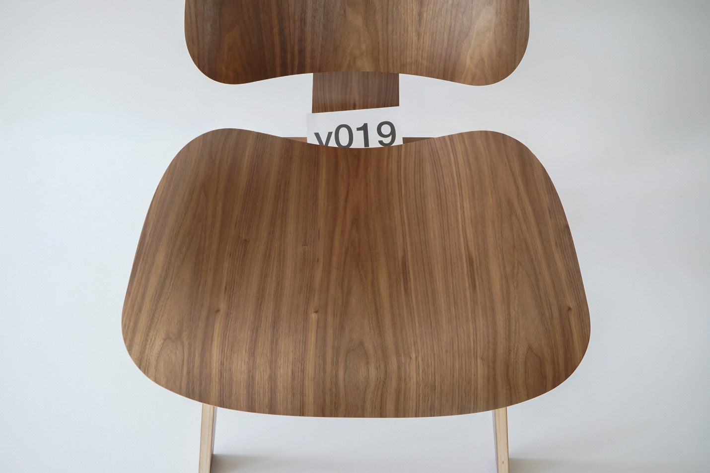 ハーマンミラー（Heramanmiller）イームズLCWの木目