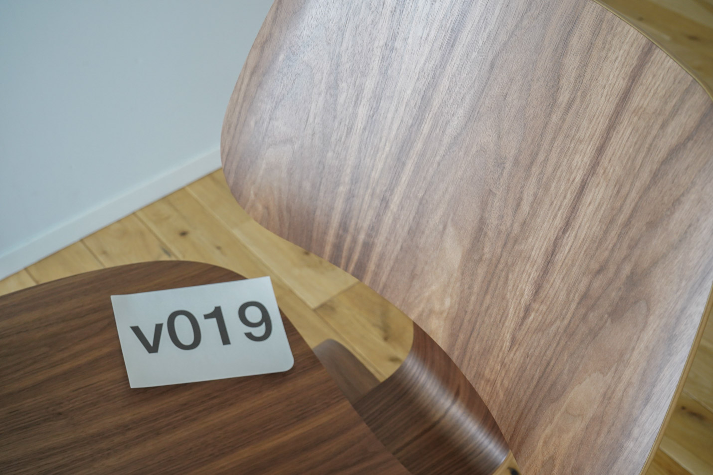 ハーマンミラー（Heramanmiller）イームズLCWの木目