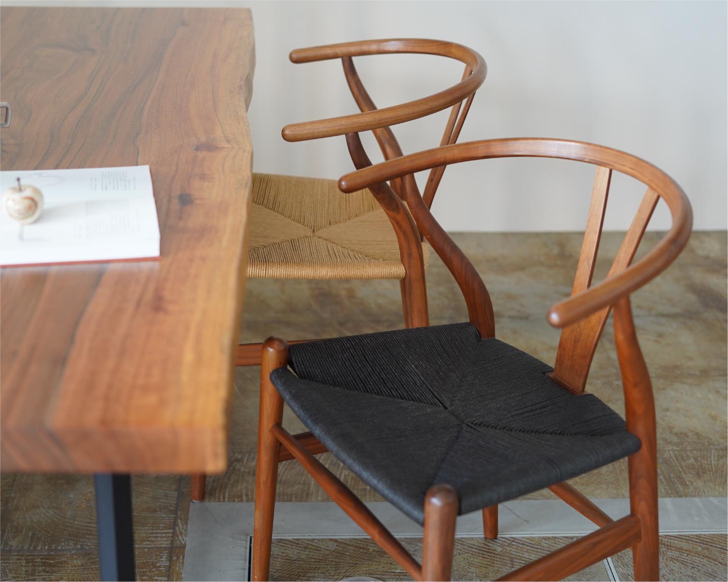 CARL HANSEN & SON （カール・ハンセン＆サン）CH24(Yチェア） ウォールナット オイル ブラックペーパーコード