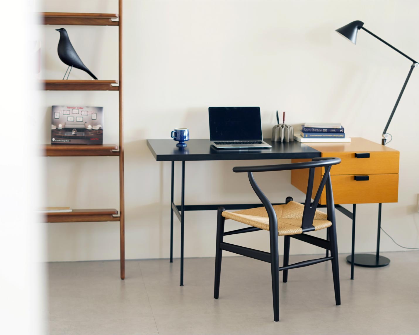 ピエール・ポランデスクとCARL HANSEN & SON (カール・ハンセン&サン)CH24(Yチェア)ビーチ ソフトマットブラック