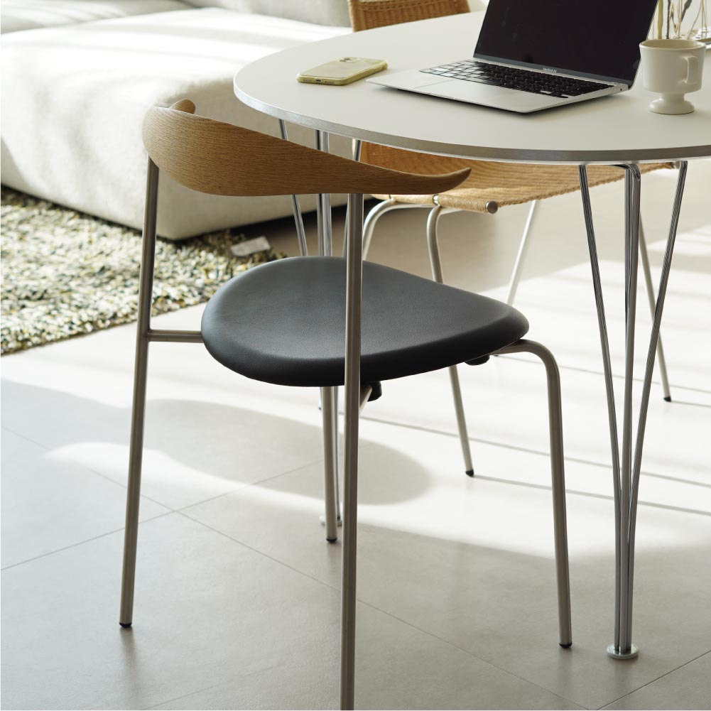 CH88P オーク ソープフィニッシュ ステンレスフレーム THOR301（ブラックレザー） CARL HANSEN & SON（カール・ハンセン＆サン）