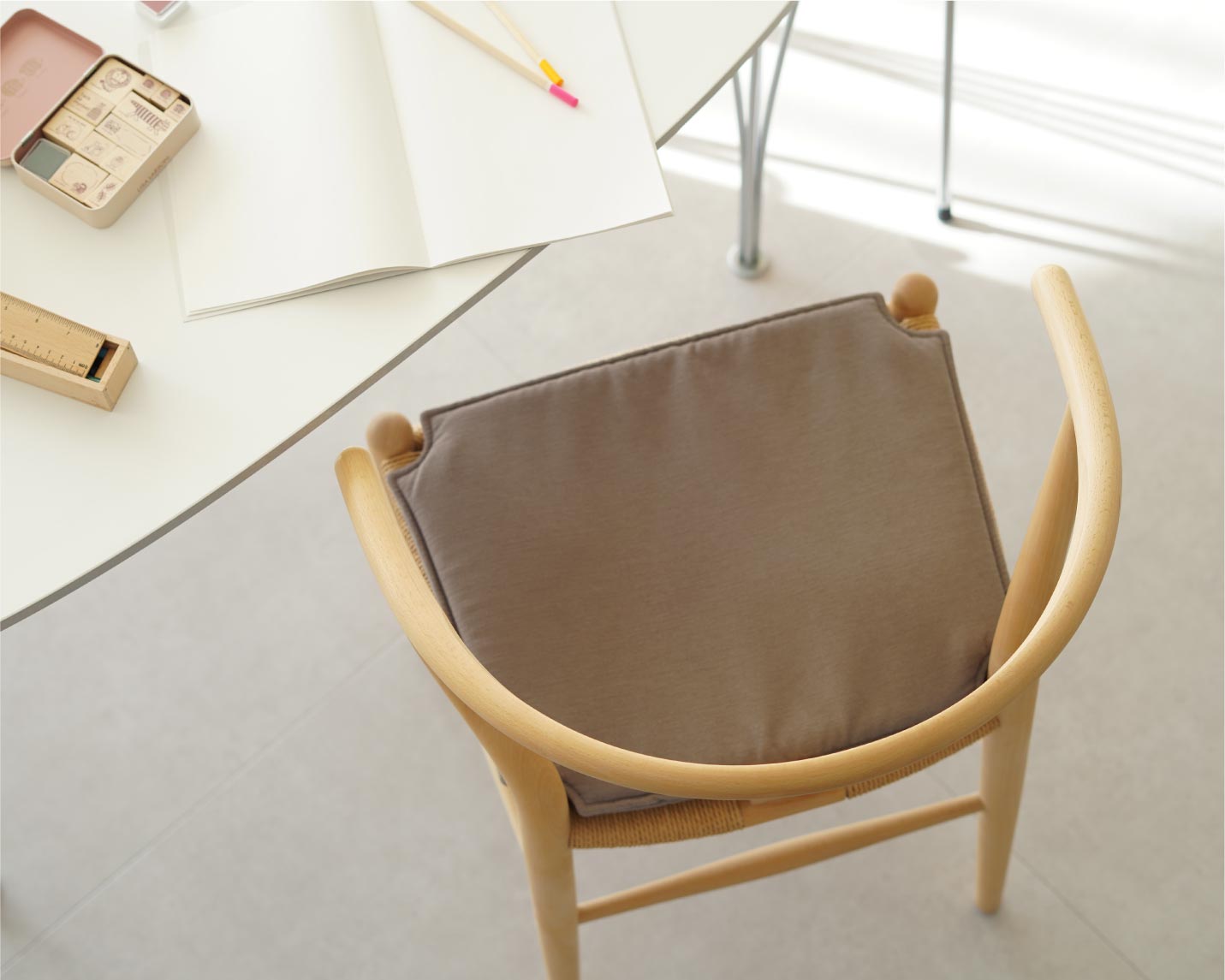 CARL HANSEN & SON （カール・ハンセン＆サン）CH24(Yチェア）ビーチ ソープフィニッシュとシートクッション