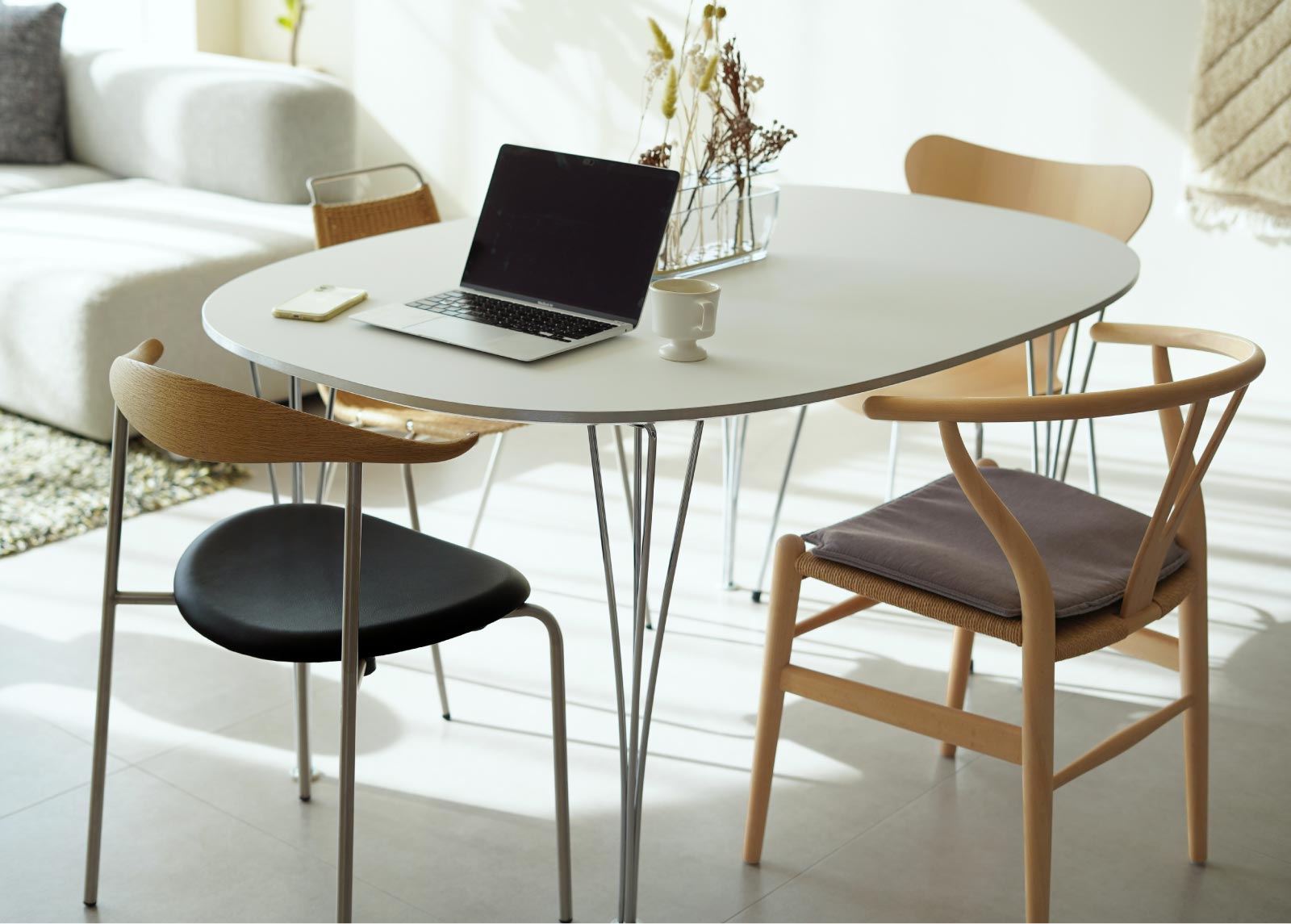 CARL HANSEN & SON （カール・ハンセン＆サン）CH24(Yチェア）と好きな椅子の組み合わせの4人掛けダイニング