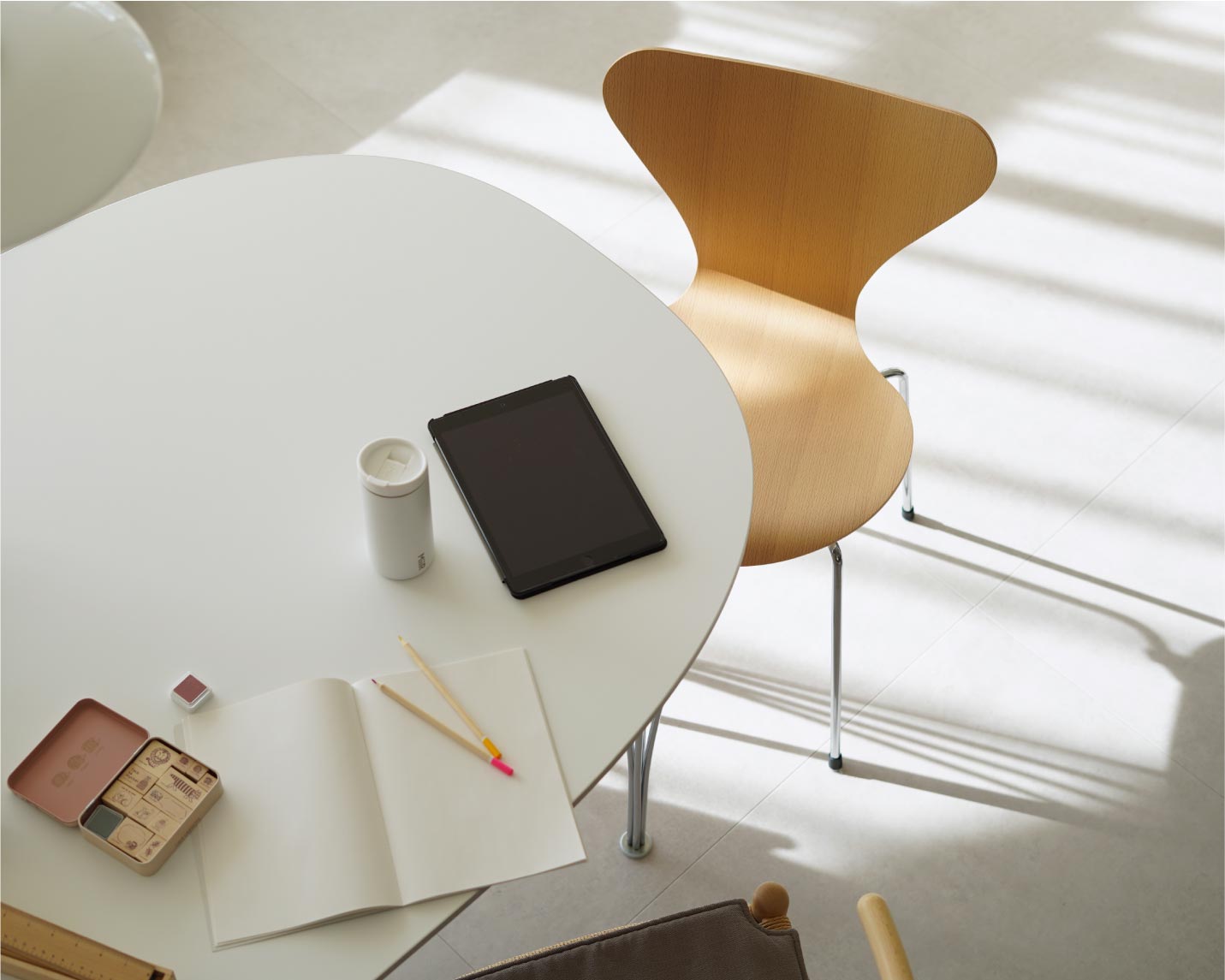 フリッツ・ハンセン（FRITZ HANSEN）セブンチェア ビーチ クロームベースとCARL HANSEN & SON （カール・ハンセン＆サン）CH24(Yチェア）ビーチ ソープフィニッシュ