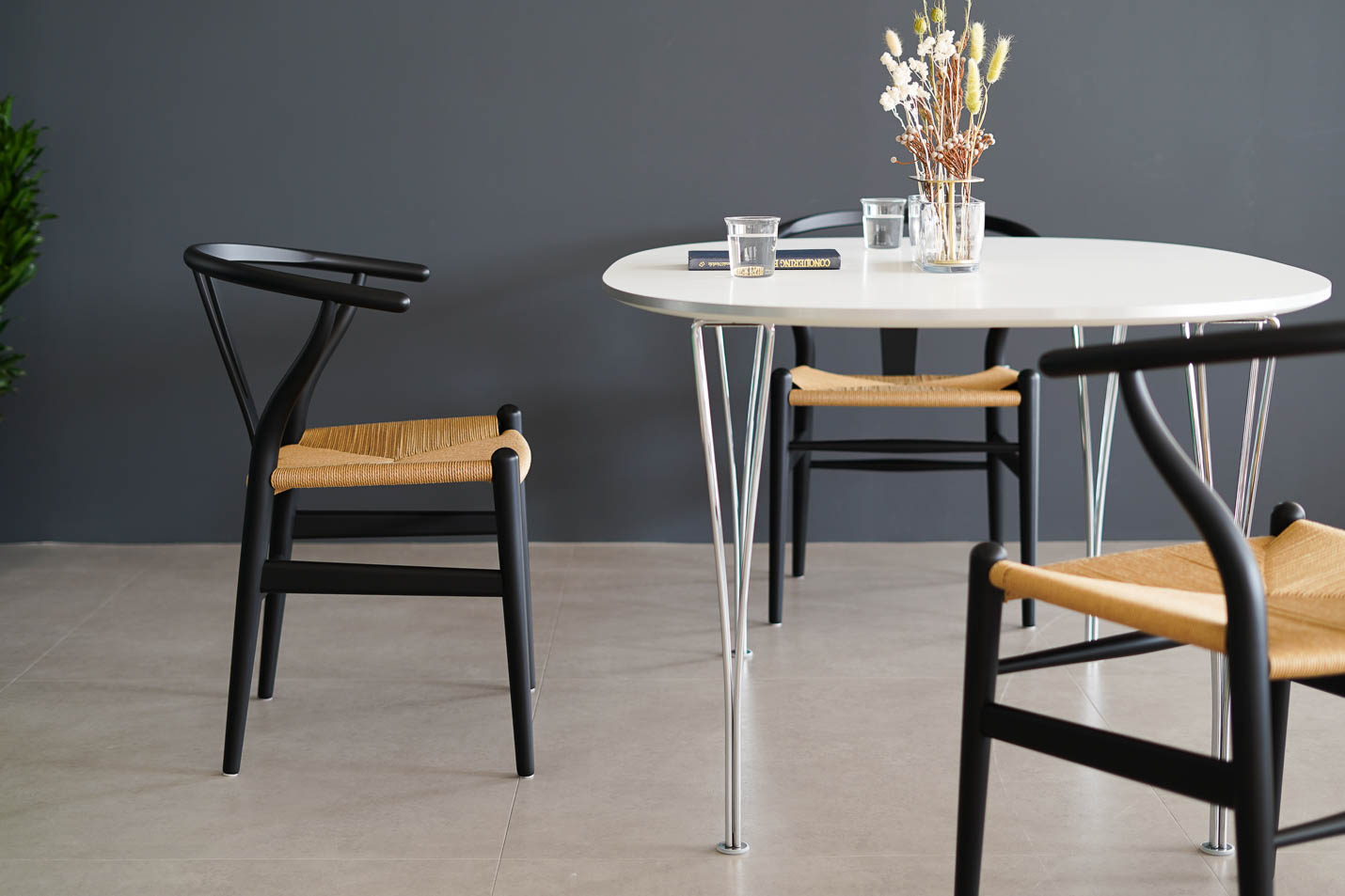 Yチェア CH24 ビーチ SOFT BLACK ファル CARL HANSEN & SON（カールハンセン＆サン） ハンス J. ウェグナー