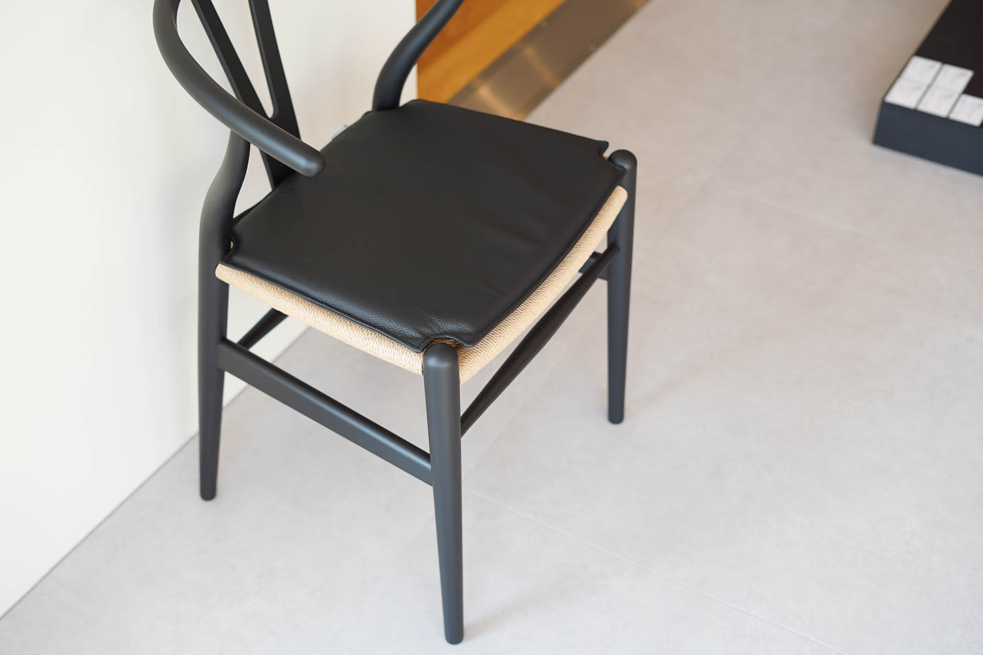 CARL HANSEN & SON（カールハンセン＆サン） CH24（Yチェア）専用本革シートクッション ブラック