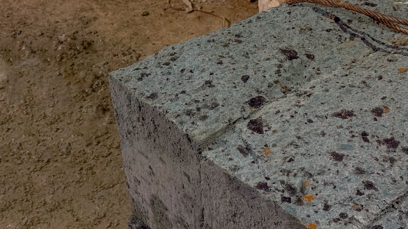 vanillaオリジナル大谷石ハーフラウンドプレートの採掘現場