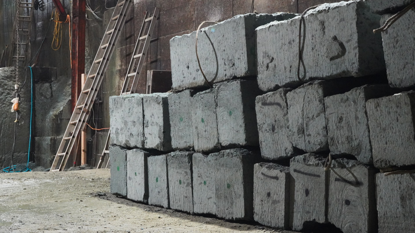 vanillaオリジナル大谷石ハーフラウンドプレートの採掘現場