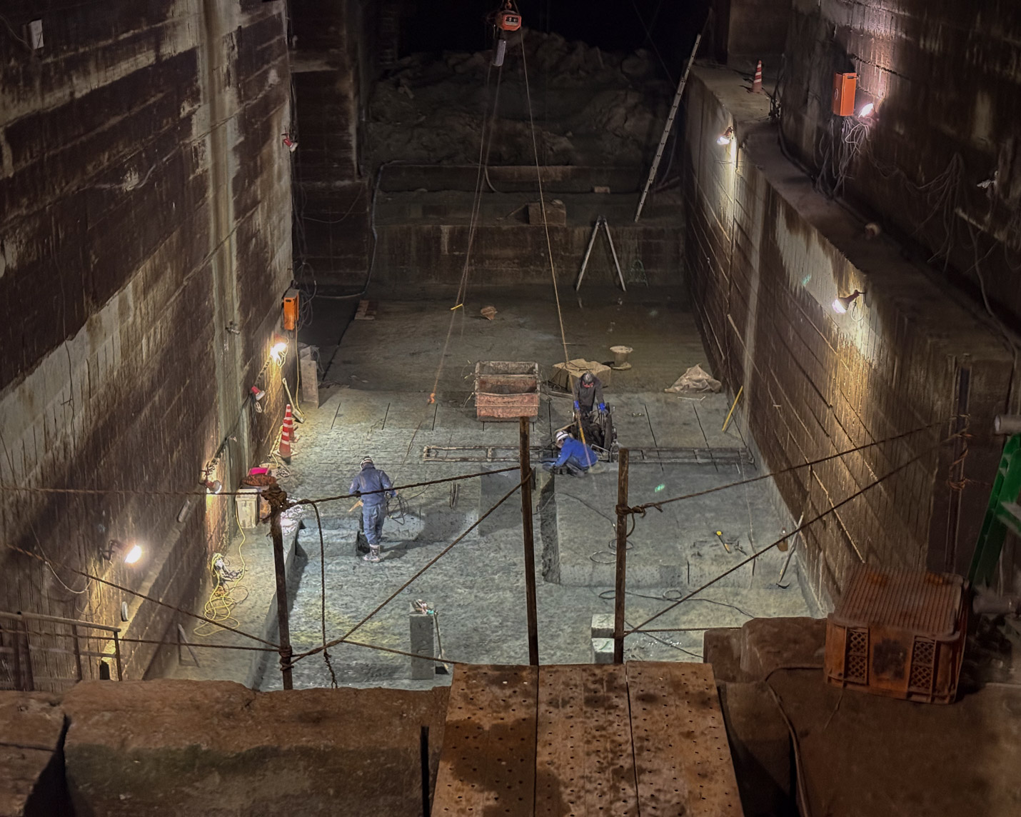 vanillaオリジナル大谷石ハーフラウンドプレートの採掘現場