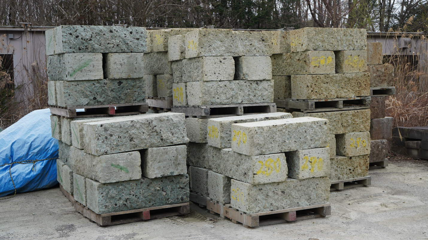 vanillaオリジナル大谷石ハーフラウンドプレートの採掘現場