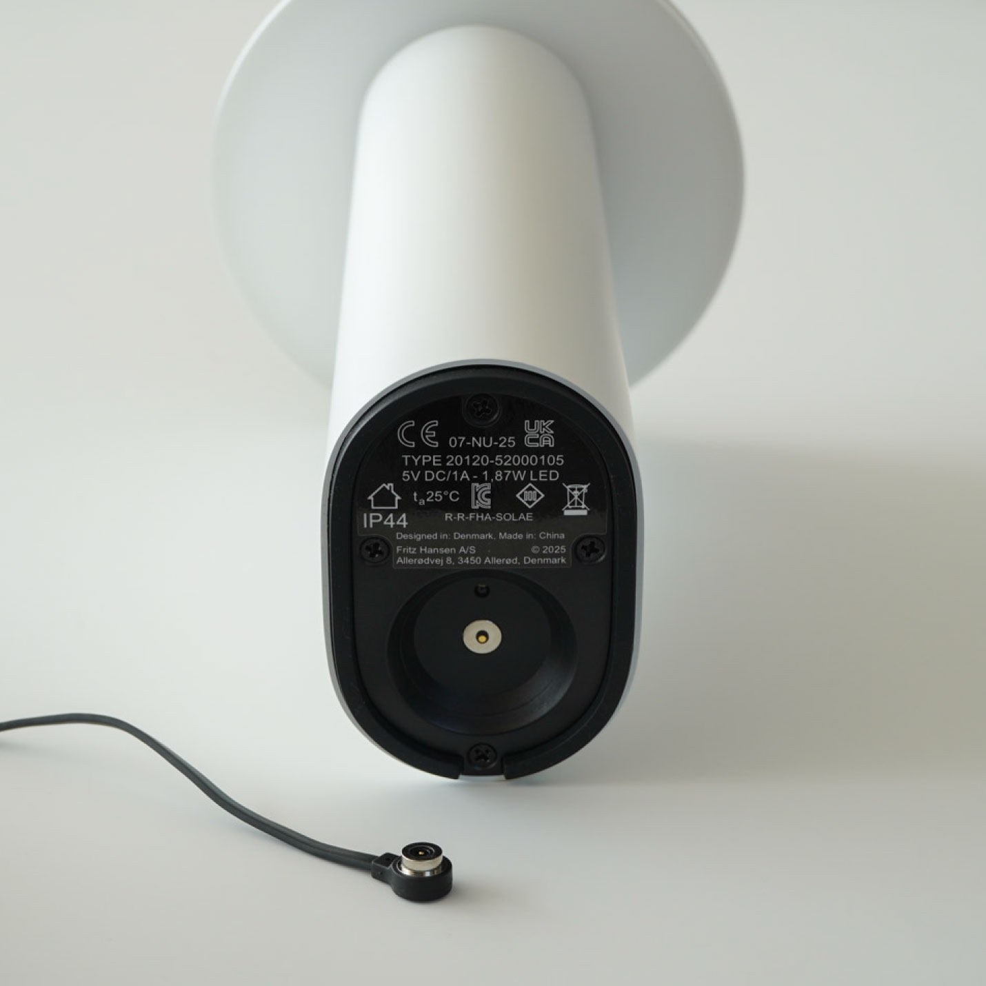 FRITZ HANSEN（フリッツ・ハンセン）SOLAE（ソラエ） ポータブルランプ