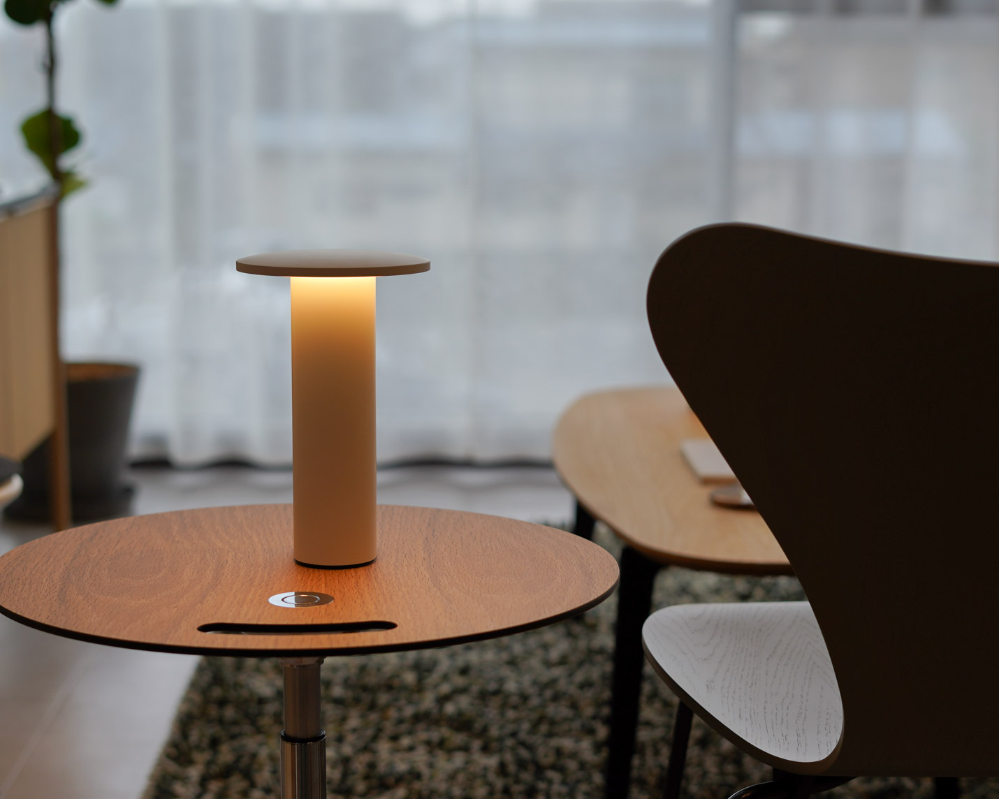 FRITZ HANSEN（フリッツ・ハンセン）SOLAE（ソラエ） ポータブルランプ