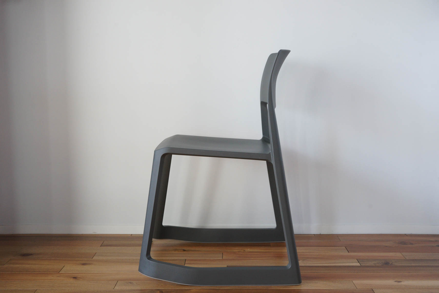 Vitra（ヴィトラ） Tip Ton Chair(ティプトンチェア)真横