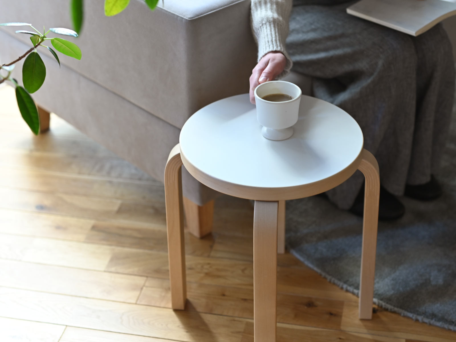 artek (アルテック)  4本脚 スツール stool e60 ホワイトラミネート