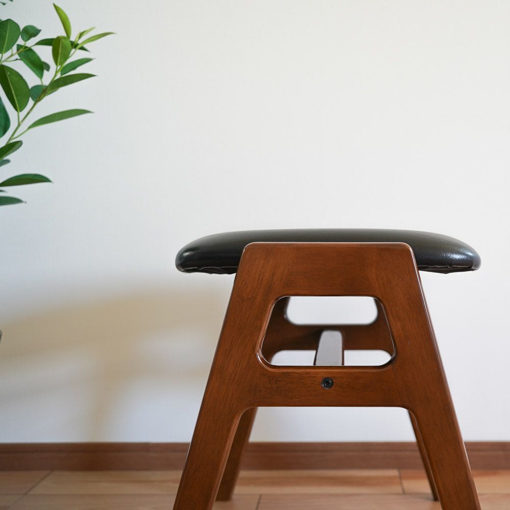 カリモク60+ スタッキングスツール スタンダードブラック［C36116BW］ 商品画像7