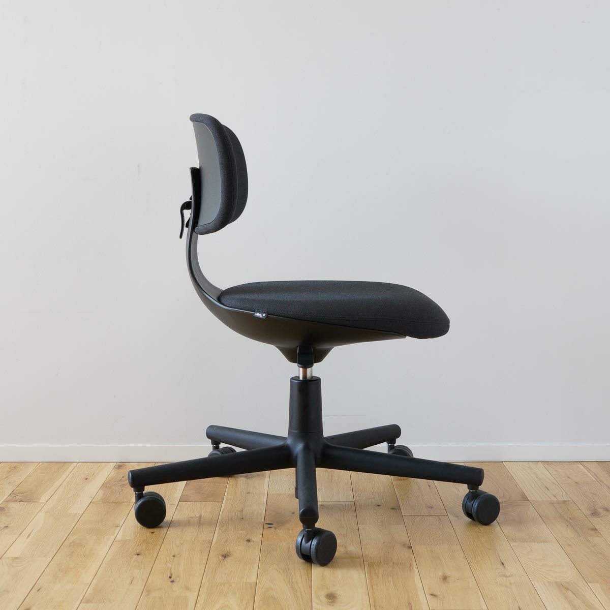 Vitra（ヴィトラ） ルーキー（Rookie）ディープブラックベース 商品画像5