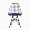 ハーマンミラー（Hermanmiller）イームズ ワイヤーチェア パッド付き ブラックブルー《 Herman Miller（ハーマンミラー）× HAY 》［DKC.5 BCBE8］