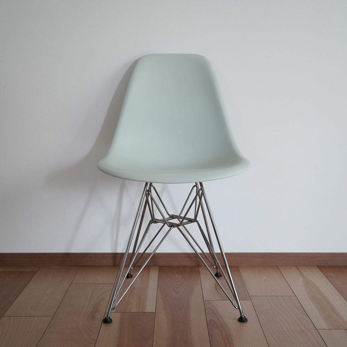 ハーマンミラー（Hermanmiller）イームズ サイドシェルチェア DSR グレーグリーン クロームベース［DSR. 47 RYG E8］