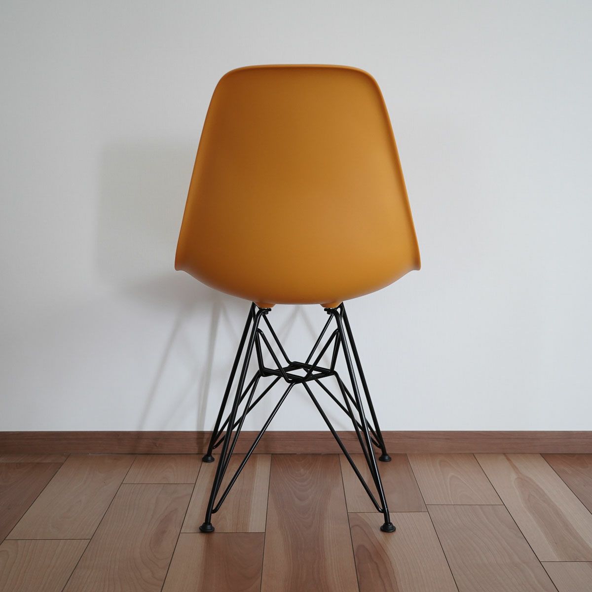 ハーマンミラー（Hermanmiller）イームズ サイドシェルチェア DSR ディープイエロー ブラックベース［DSR. BK DYL E8］