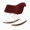 ハーマンミラー（Hermanmiller）イームズ アームシェルチェア RAR ブリックレッド ホワイトベース ウォールナット［RAR. 91 OU BKR］