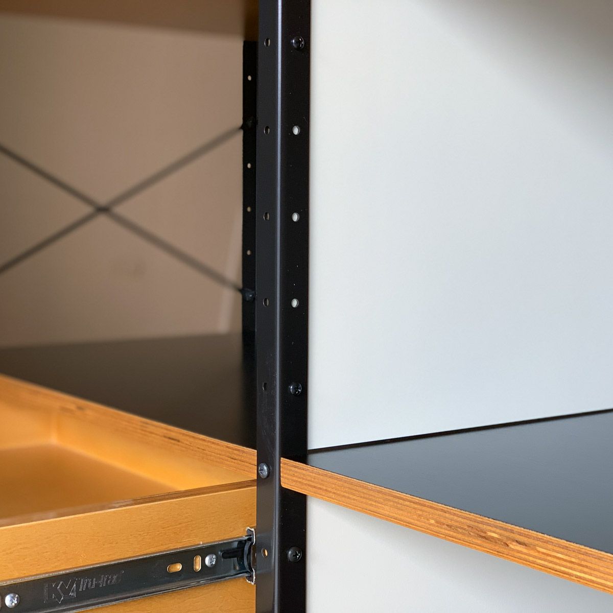 ハーマンミラー（Hermanmiller）イームズ ストレージユニットESU ナチュラルカラー／ブラック 4段2列［ESU420. BU NC］