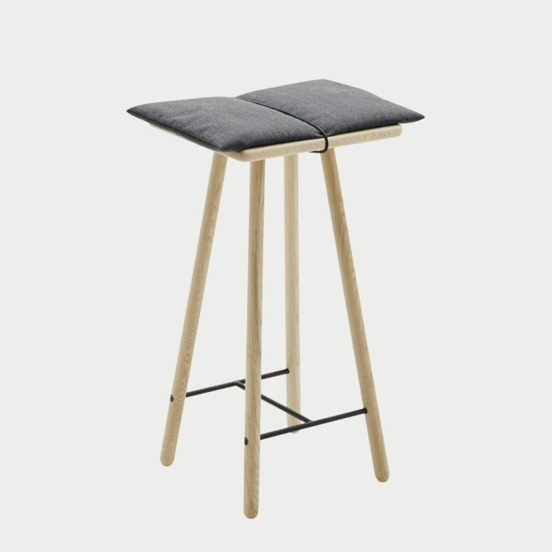 F.H.（フリッツ・ハンセン）SKAGERAK（スカゲラック）Georg bar stool low（ジョージ バースツールロー）/ オーク（Remix/ダークグレー）