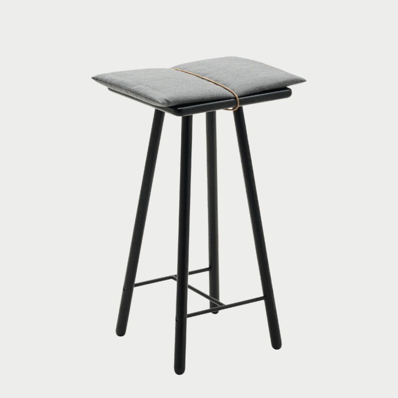F.H.（フリッツ・ハンセン）SKAGERAK（スカゲラック）Georg bar stool low（ジョージ バースツールロー）/ ブラックオーク（Remix/ライトグレー）