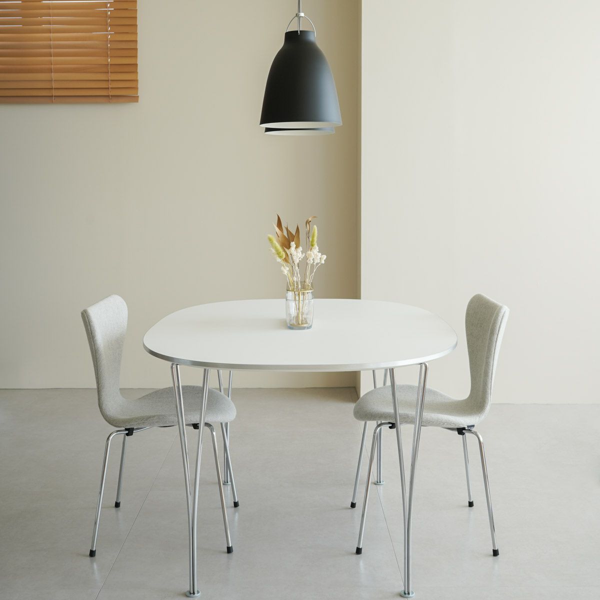 FRITZ HANSEN（フリッツ・ハンセン）SERIES 7（セブンチェア）  フルパディング HALLINGDAL - ホワイト/グレー（110）×クロームベース