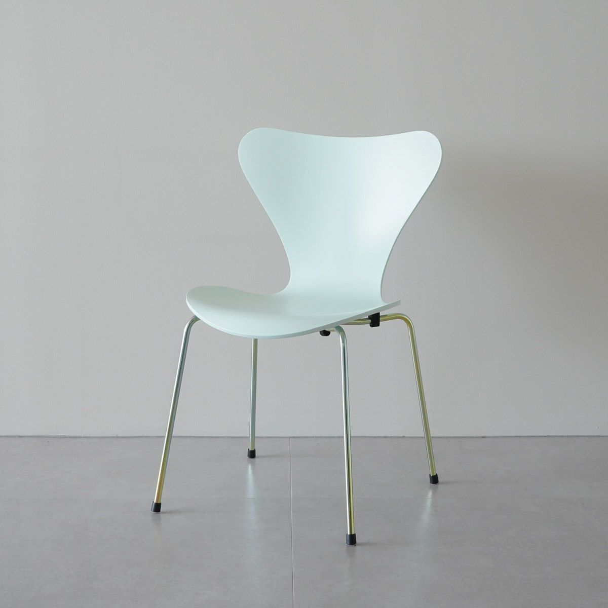 FRITZ HANSEN（フリッツ・ハンセン）SERIES 7（セブンチェア）  ラッカー / 7:14 AM GREEN（グリーン×レインボーベース）