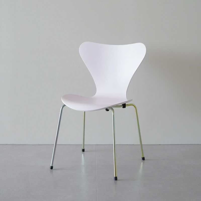 FRITZ HANSEN（フリッツ・ハンセン）SERIES 7（セブンチェア）  ラッカー / 7:14 AM PINK（ピンク×レインボーベース）