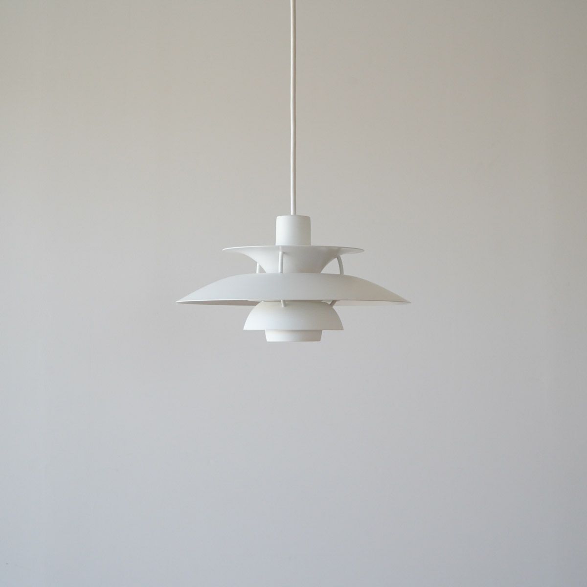 《店頭展示品》ルイスポールセン（Louis Poulsen） PH5 ミニ / モノクローム・ホワイト