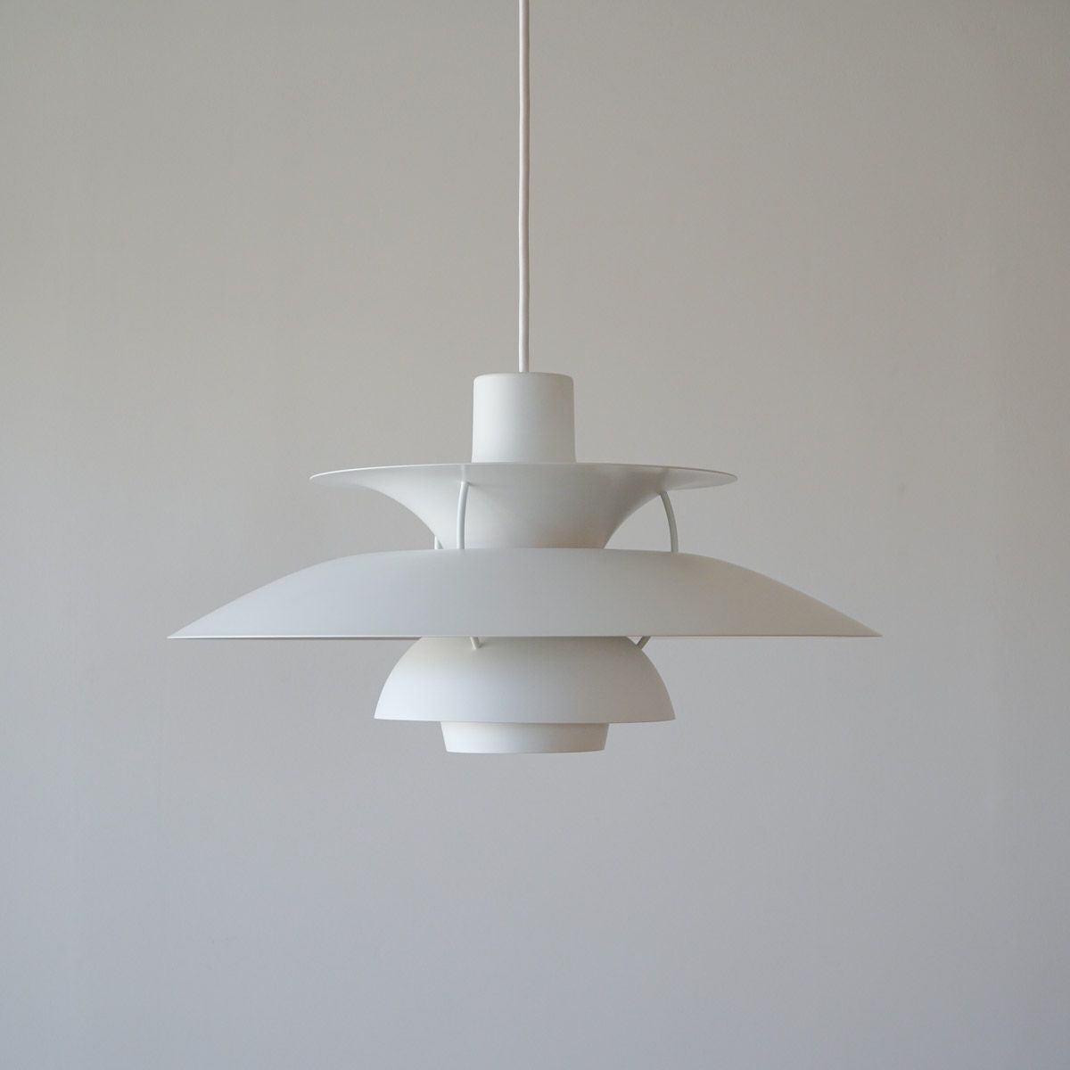  《店頭展示品》ルイスポールセン（Louis Poulsen） PH5 / モノクローム・ホワイト