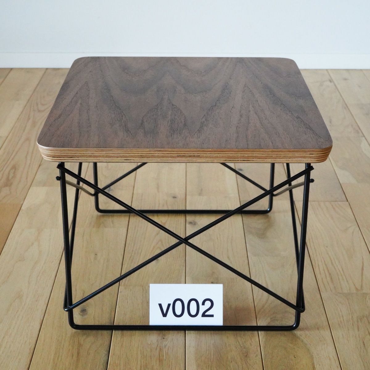 ハーマンミラー（Hermanmiller）イームズ ワイヤーベーステーブル LTRT ウォールナット×ブラックベース v002［LTRT OU BK］