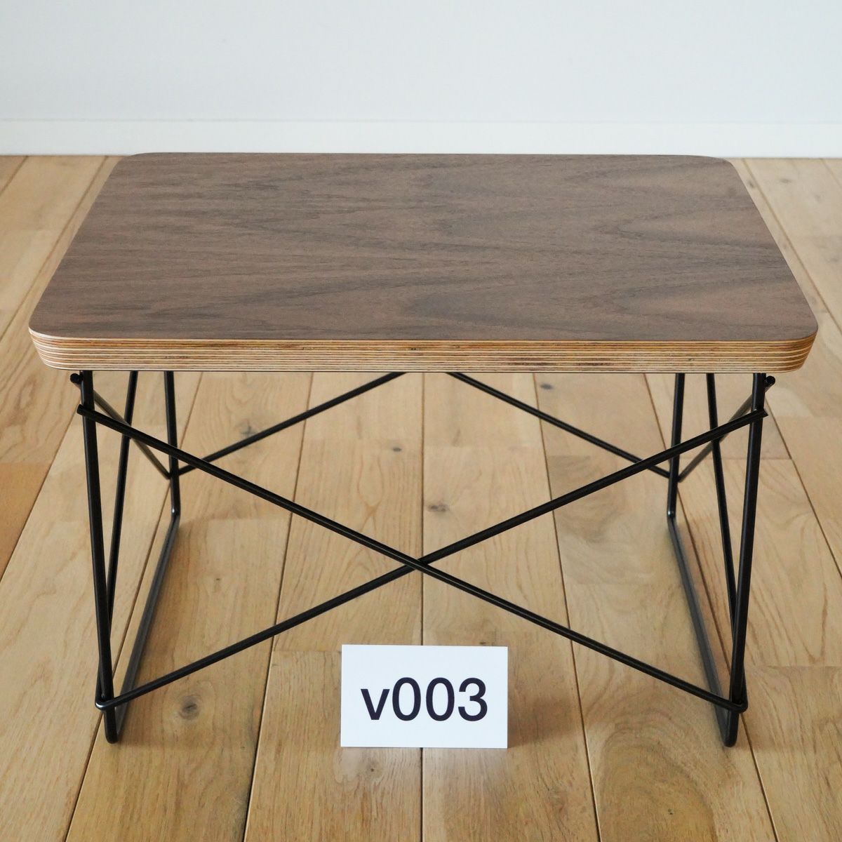 ハーマンミラー（Hermanmiller）イームズ ワイヤーベーステーブル LTRT ウォールナット×ブラックベース v003［LTRT OU BK］