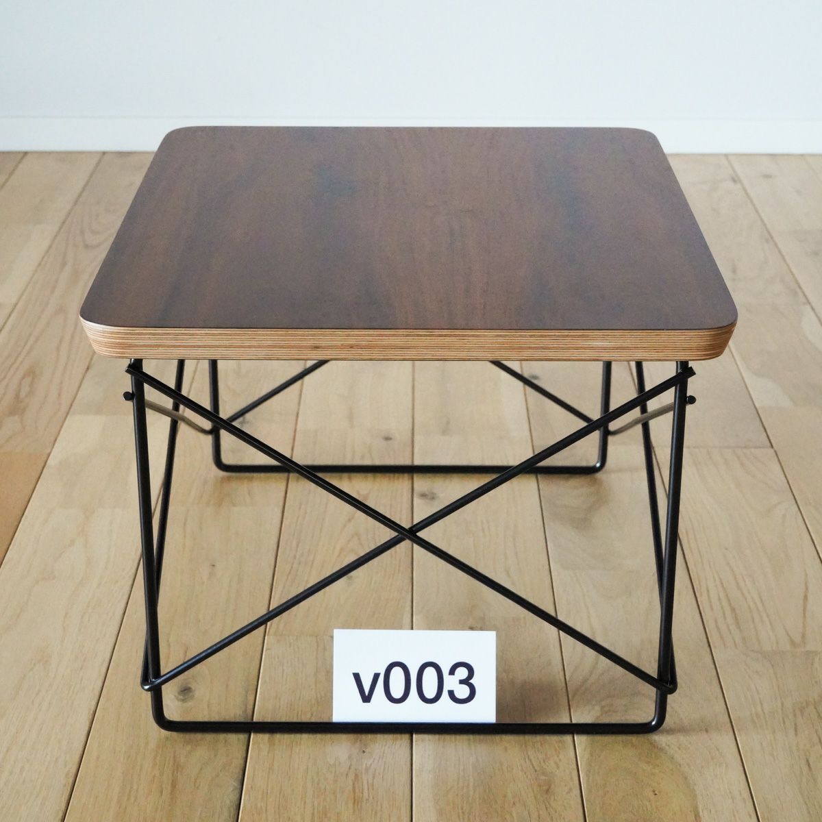 ハーマンミラー（Hermanmiller）イームズ ワイヤーベーステーブル LTRT サントスパリサンダー×ブラックベース v003［LTRT 9N BK］